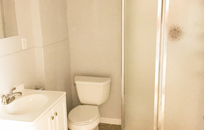 2BR/1BA Single Family Home! Renovated!