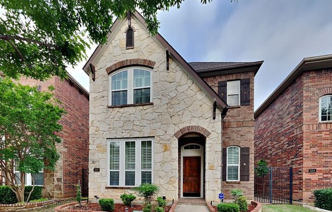 GORGEOUSE HOME IN A GATED COMMUNITY!