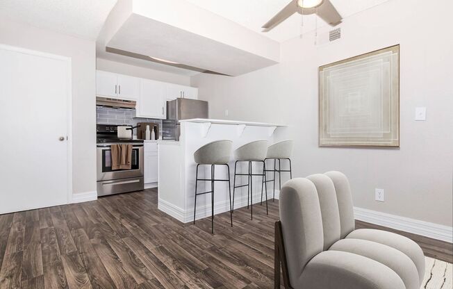 2 beds, 1 bath, 780 sqft, $1,348, Unit 87