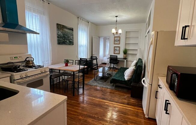 1 bed, 1 bath, 800 sqft, $1,600, Unit 1-R