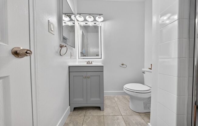 2 beds, 2 baths, $2,800, Unit 017#201