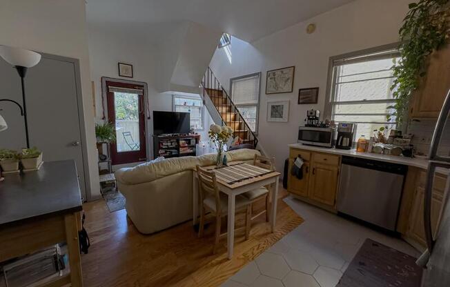 2034 Mt Vernon St Unit 2R