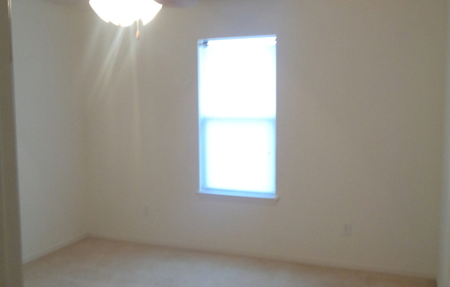 2 beds, 1 bath, 853 sqft, $825, Unit C