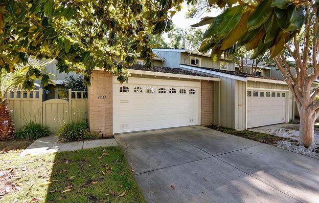 Remodeled townhouse with AC, Top Cupertino Schools, Two cars garage