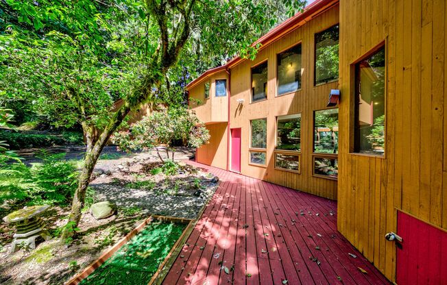 Private 3 Bedroom Home in the Woods