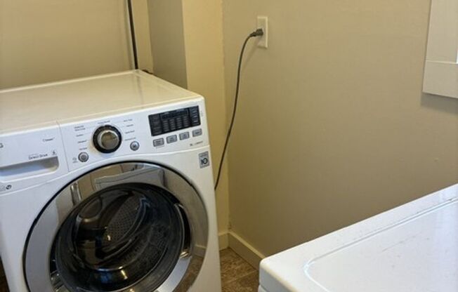 3 beds, 2.5 baths, 1,700 sqft, $1,650, Unit 1