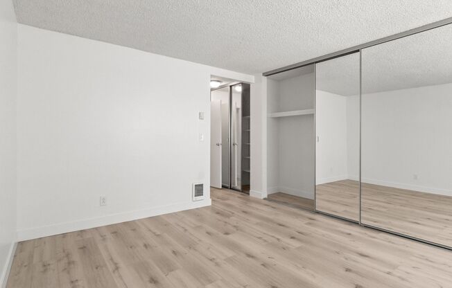 1 bed, 1 bath, 690 sqft, $1,995, Unit 075