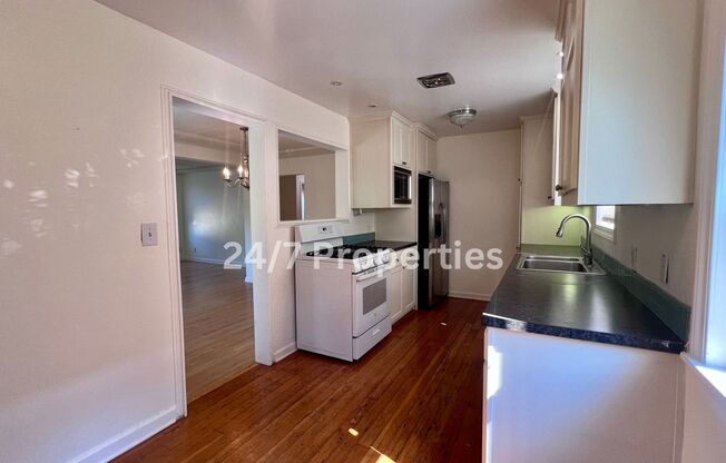 2 beds, 1 bath, $2,595