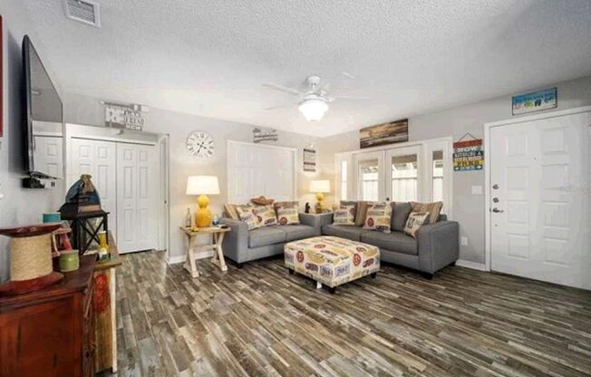 CHARMING 3/2 VILLA IN VERY NICE NEIGHBORHOOD