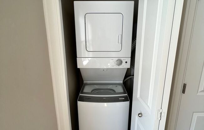 Leasing Special: $500 off November Rent