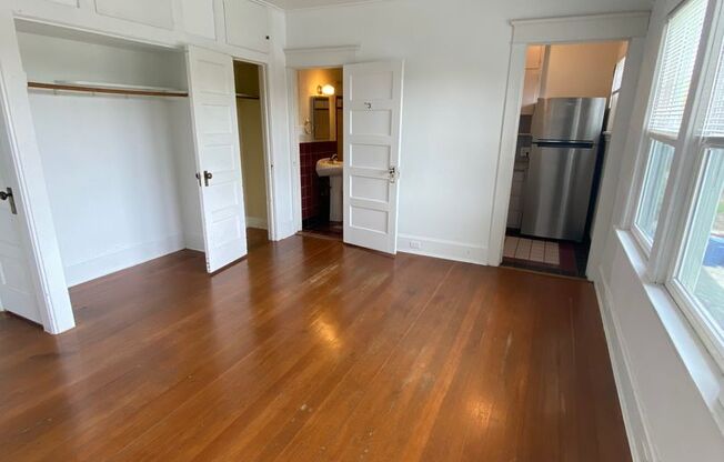 Studio, 1 bath, 475 sqft, $895, Unit 4