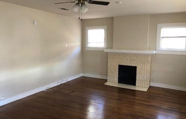 Charming 2/1 in Castle Heights area