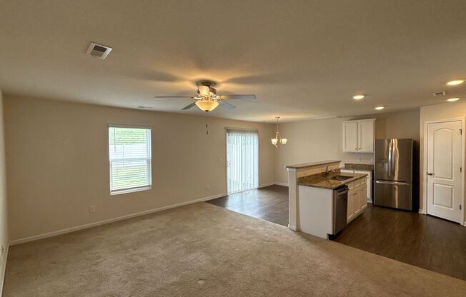Townhome in Pawcreek Village!