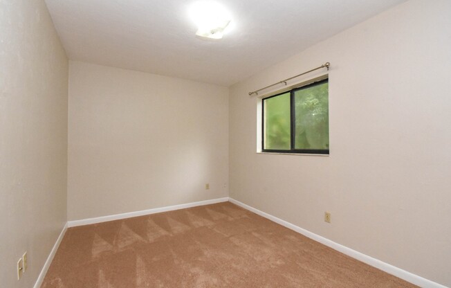 2 beds, 1 bath, $1,000, Unit UNIT C