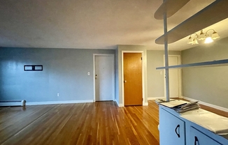 1 bed, 1 bath, 715 sqft, $1,900, Unit 9