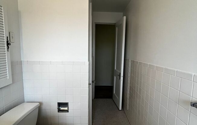 2 beds, 2 baths, 1,772 sqft, $2,200, Unit Old King Edward 61