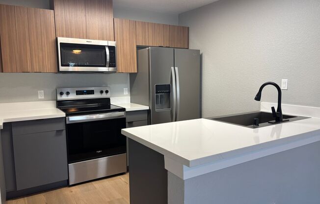 2 beds, 1 bath, 821 sqft, $2,825, Unit D006