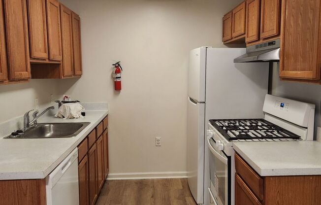 3 beds, 1 bath, 904 sqft, $1,836, Unit 305