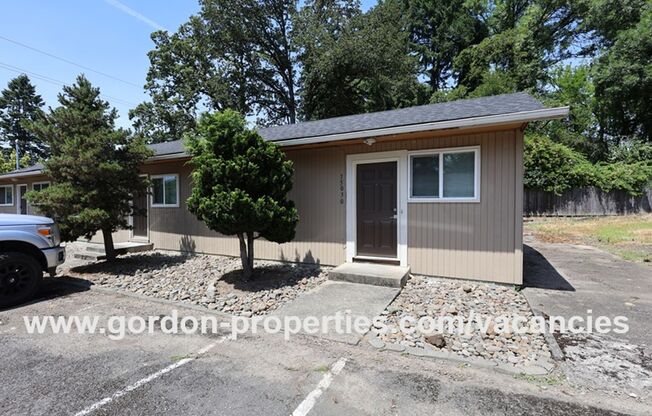 SE Arista Dr - Single level 1 bedroom apartment with den/office in the heart of Oak Grove