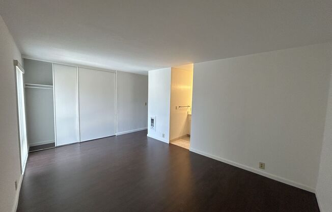 2 beds, 2 baths, $2,695, Unit 204