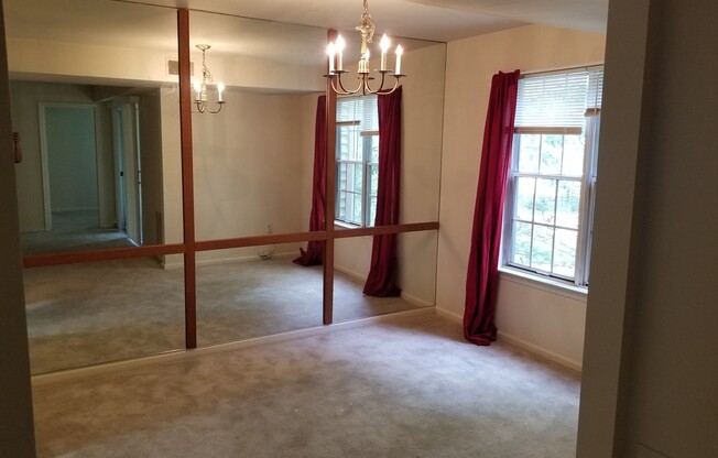 2 beds, 1 bath, $1,595