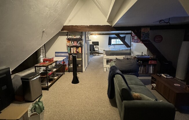 3 beds, 2 baths, 1,600 sqft, $4,200, Unit 3