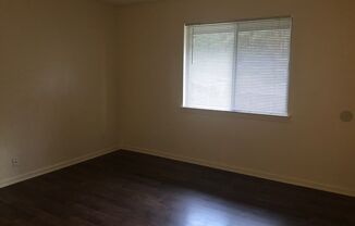 2 beds, 1 bath, 900 sqft, $1,250, Unit D