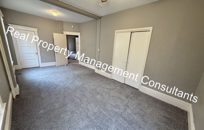 3 beds, 2 baths, $1,350, Unit Apt 1