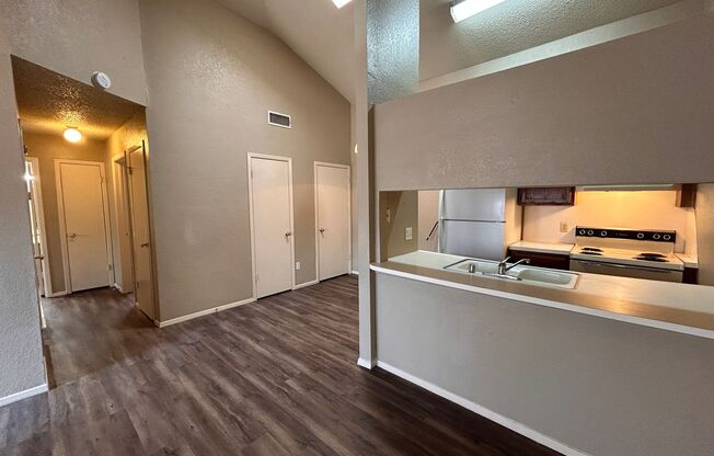 2 beds, 1 bath, 791 sqft, $825, Unit A