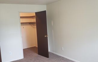 2 beds, 1 bath, 740 sqft, $985, Unit 31