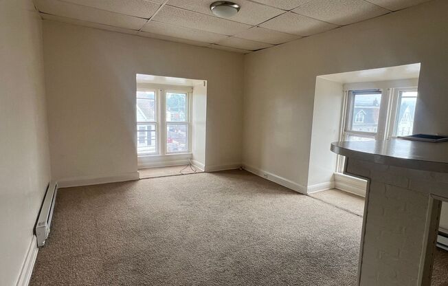 1 bed, 1 bath, $750, Unit 3rd Floor