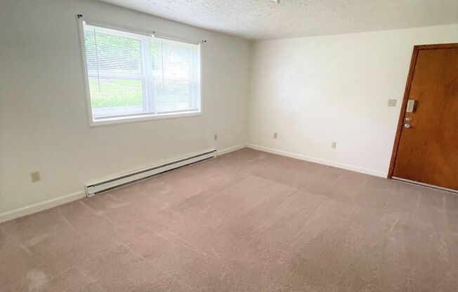 2 beds, 1 bath, 903 sqft, $1,240, Unit O-3