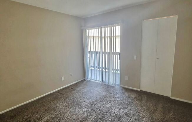 Large 2 Bedroom Condo in Fashion Valley!! With 2 Parking Spaces