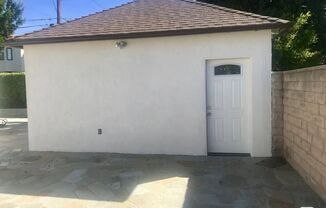 1930 S BENTLEY AVE