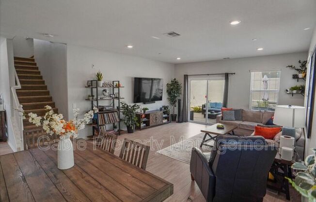 27490 DAFFODIL CT