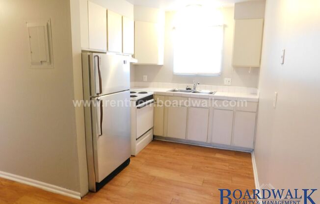 2 beds, 1 bath, 644 sqft, $995, Unit 161  E Beryl Ave - #7