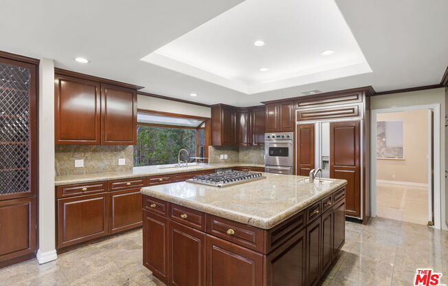 5 beds, 6 baths, 5,290 sqft, $12,000