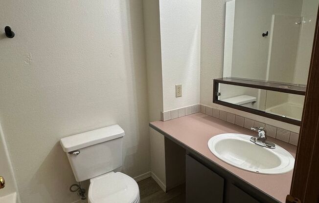 2 beds, 1.5 baths, 950 sqft, $1,650, Unit B206