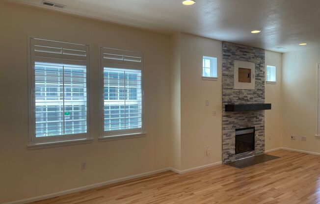 Well maintained 3bd Issaquah Highlands Townhome