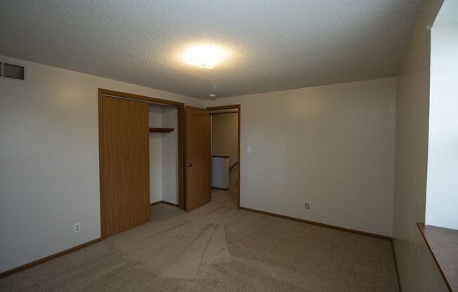 2 beds, 1.5 baths, $950, Unit 1222 Spurgeon Ct