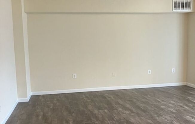 2 beds, 1 bath, 800 sqft, $1,743, Unit 3-W2E