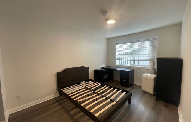 2 beds, 1 bath, $2,610, Unit 2