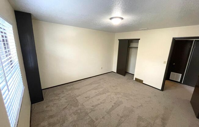2 beds, 1 bath, 875 sqft, $995