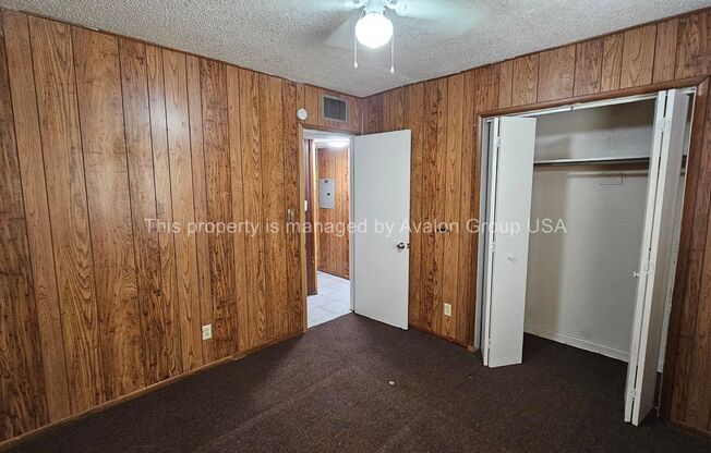 2 beds, 1 bath, $990