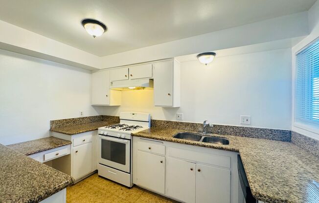 2340 W. Greenacre Ave