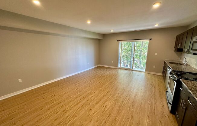 2 beds, 2 baths, 900 sqft, $2,050, Unit 3D
