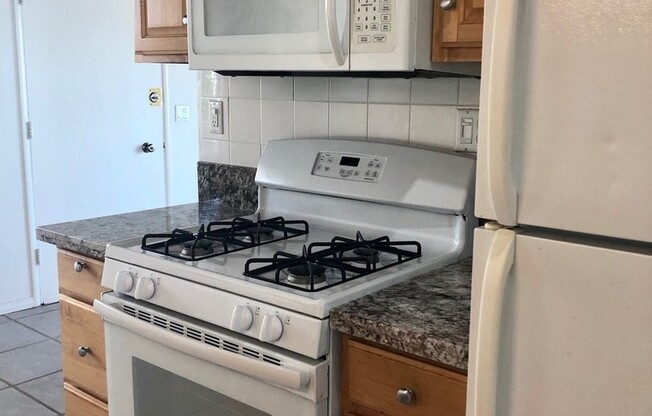 2 beds, 1 bath, $2,650, Unit 8