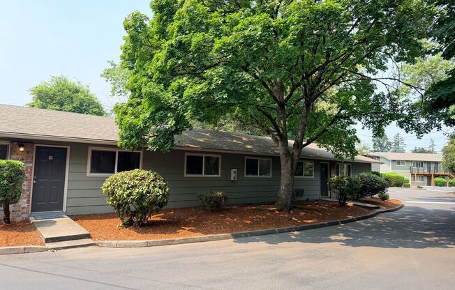 2 beds, 1 bath, 806 sqft, $1,449, Unit 6