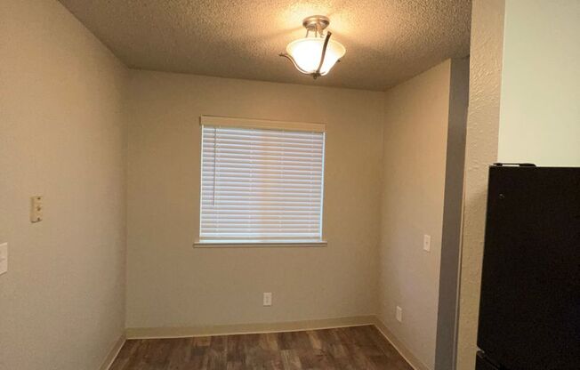 2 beds, 1 bath, $1,595, Unit 07