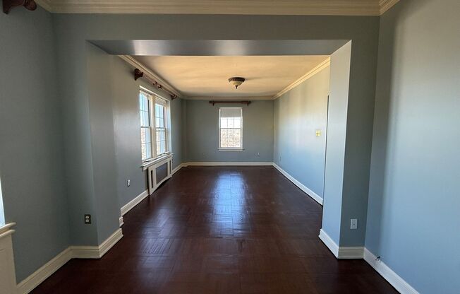 3 beds, 2 baths, 1,952 sqft, $3,200, Unit Royal York 916